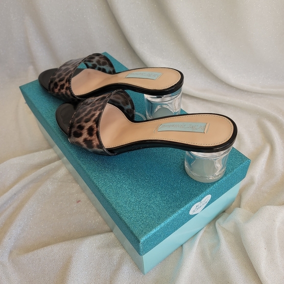 NIB Leopard Print Slip-Ons by Betsey Johnson - Picture 3 of 12